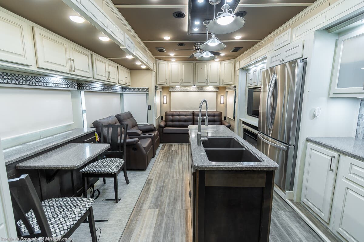Used 2022 Luxe Elite 39FB available in Alvarado, Texas