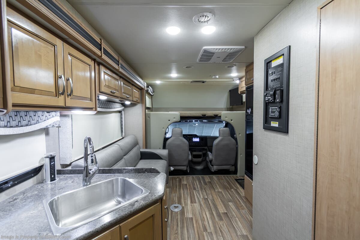 2018 Thor Motor Coach Outlaw 29H - Used Toy Hauler For Sale by Motor Home Specialist in Alvarado, Texas