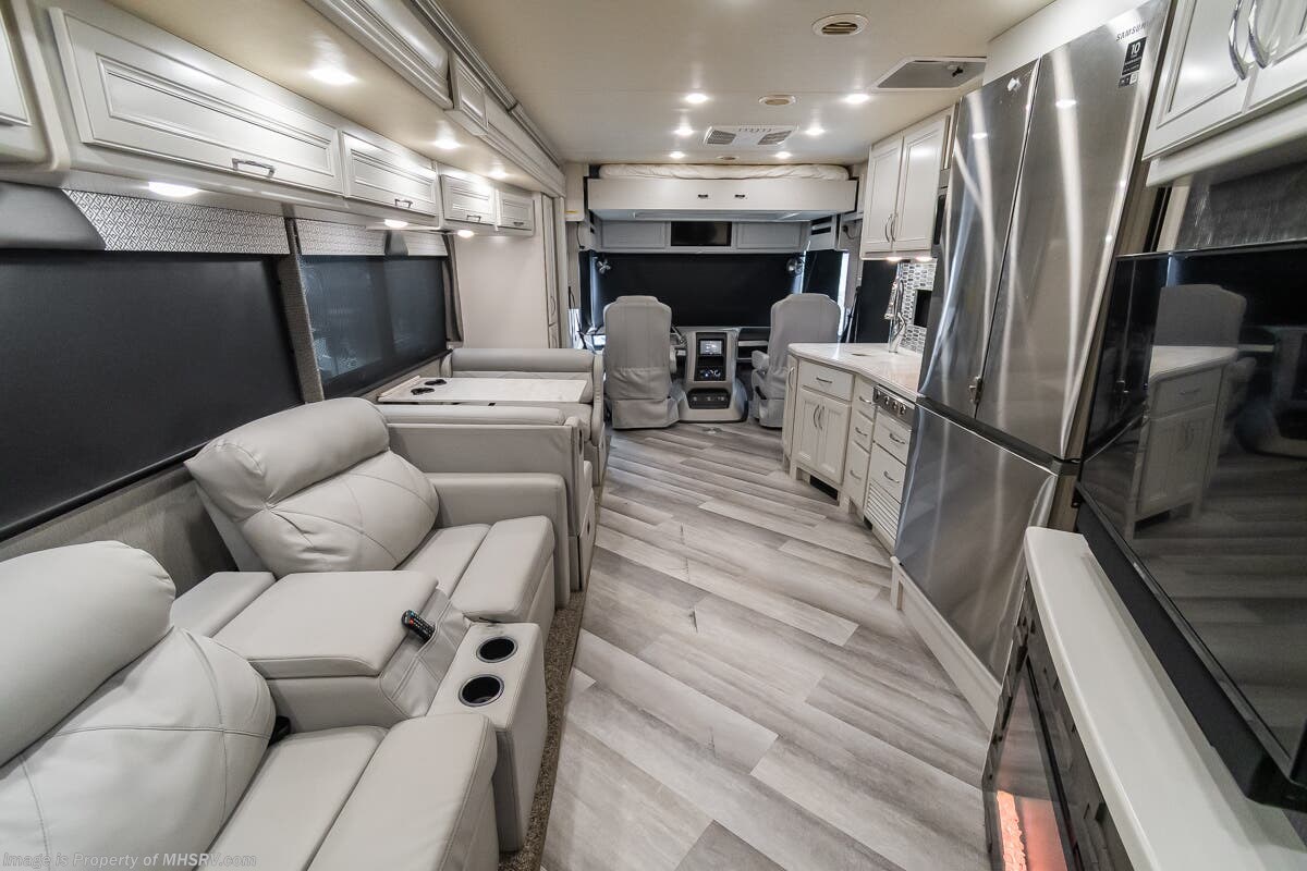 2022 Fleetwood Bounder 35K - Used Class A For Sale by Motor Home Specialist in Alvarado, Texas