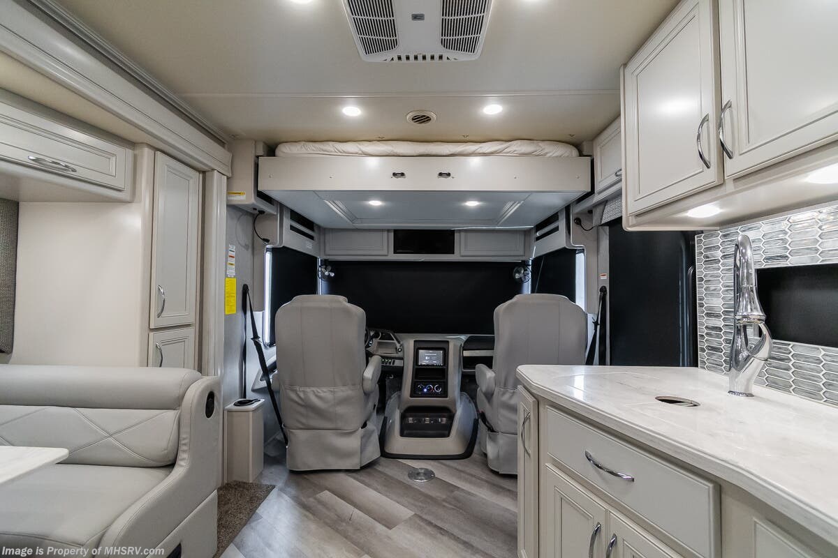 2022 Bounder 35K by Fleetwood from Motor Home Specialist in Alvarado, Texas