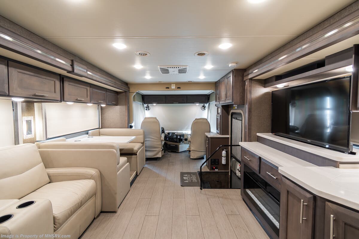 2022 Thor Motor Coach Palazzo 37.5 - Used Diesel Pusher For Sale by Motor Home Specialist in Alvarado, Texas features Theater Seating, Bath & 1/2