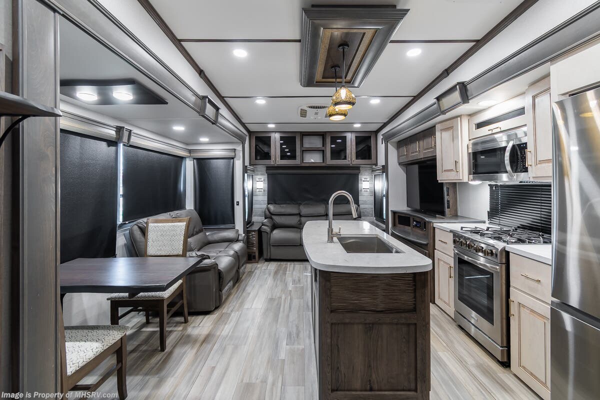 2021 Alliance RV Paradigm 370FB - Used Fifth Wheel For Sale by Motor Home Specialist in Alvarado, Texas features Bath & 1/2, Theater Seating