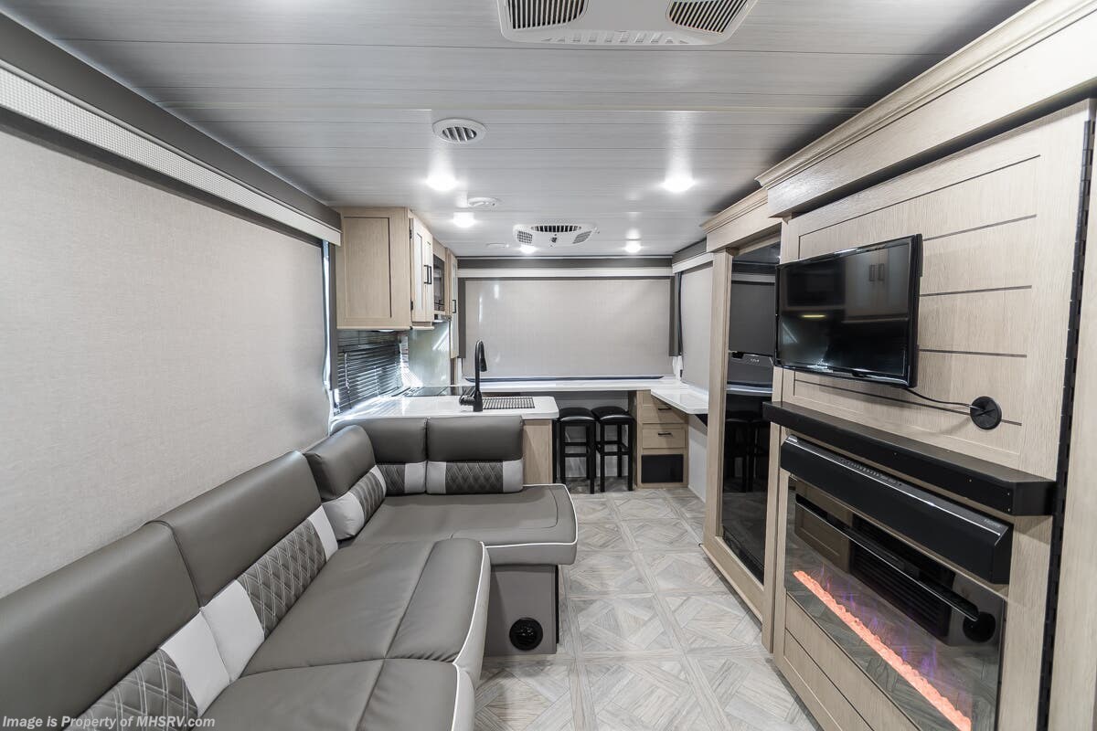 2024 Forest River Wildwood X-Lite 24VIEW - Used Travel Trailer For Sale by Motor Home Specialist in Alvarado, Texas features Bunk Beds
