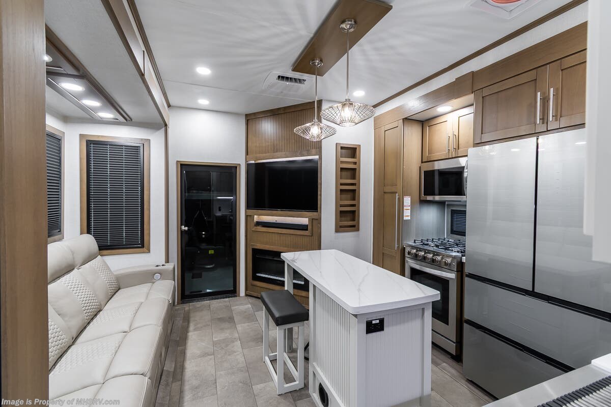 2026 Keystone Fuzion 373 - Used Fifth Wheel For Sale by Motor Home Specialist in Alvarado, Texas features Theater Seating, Bath & 1/2