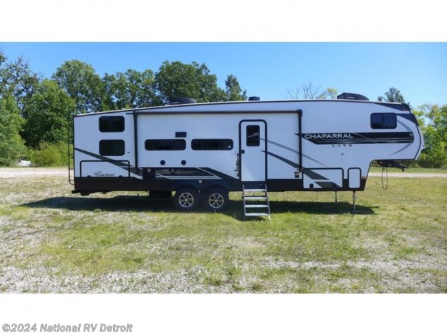 2022 Chaparral Lite 274BH by Coachmen from National RV Detroit in Belleville, Michigan