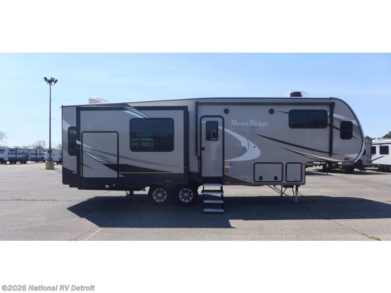 2022 Mesa Ridge XLT MF264RLS by Highland Ridge from National RV Detroit in Belleville, Michigan