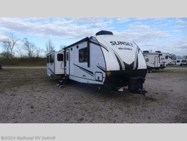 New 2023 CrossRoads Sunset Trail 330SI available in Belleville, Michigan