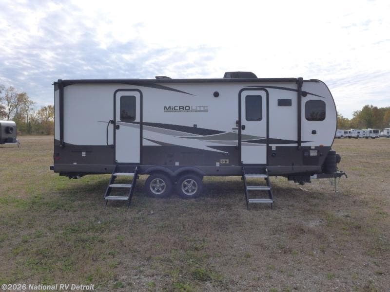 2024 Flagstaff Micro Lite 25FKBS by Forest River from National RV Detroit in Belleville, Michigan