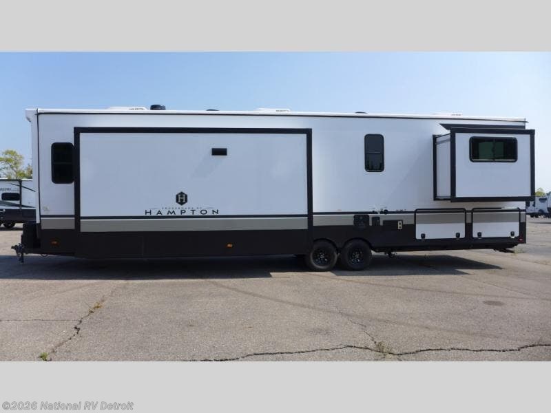 New 2025 CrossRoads Hampton 395BAM available in Belleville, Michigan