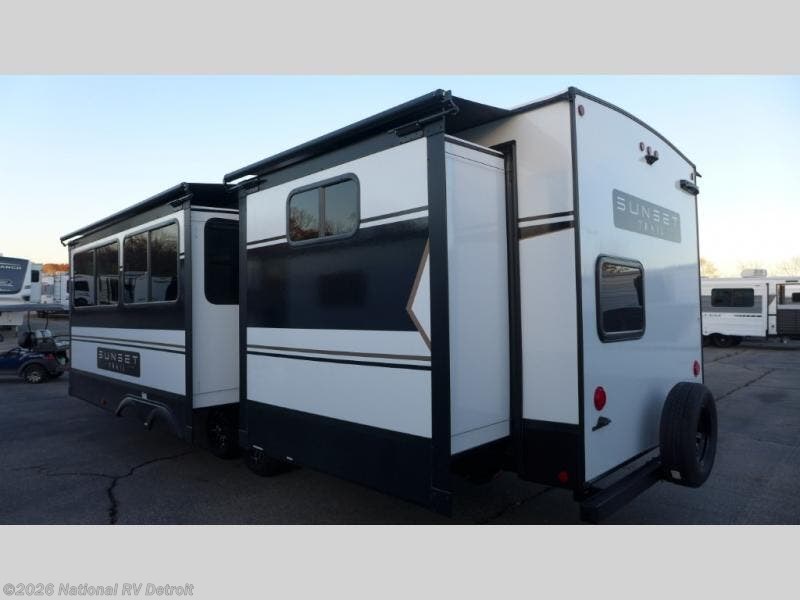 New 2026 CrossRoads Sunset Trail 331BH available in Belleville, Michigan