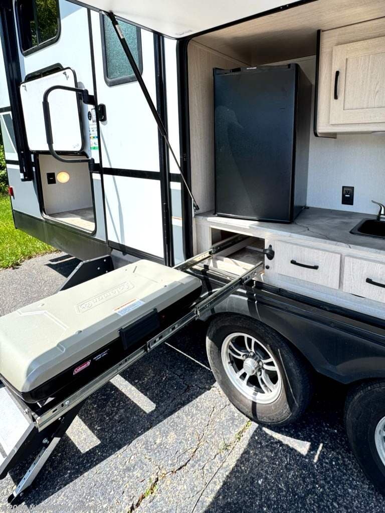 Used 2022 Coachmen Apex Ultra-Lite 284BHSS available in Belleville, Michigan