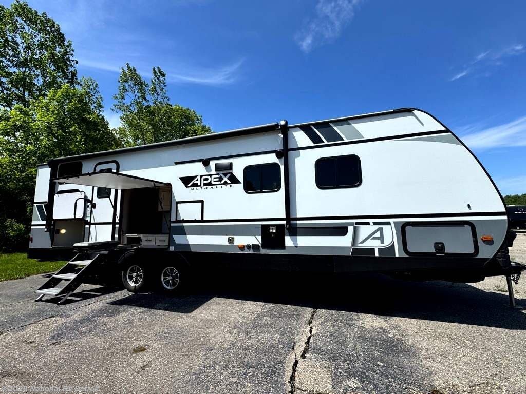 2022 Apex Ultra-Lite 284BHSS by Coachmen from National RV Detroit in Belleville, Michigan