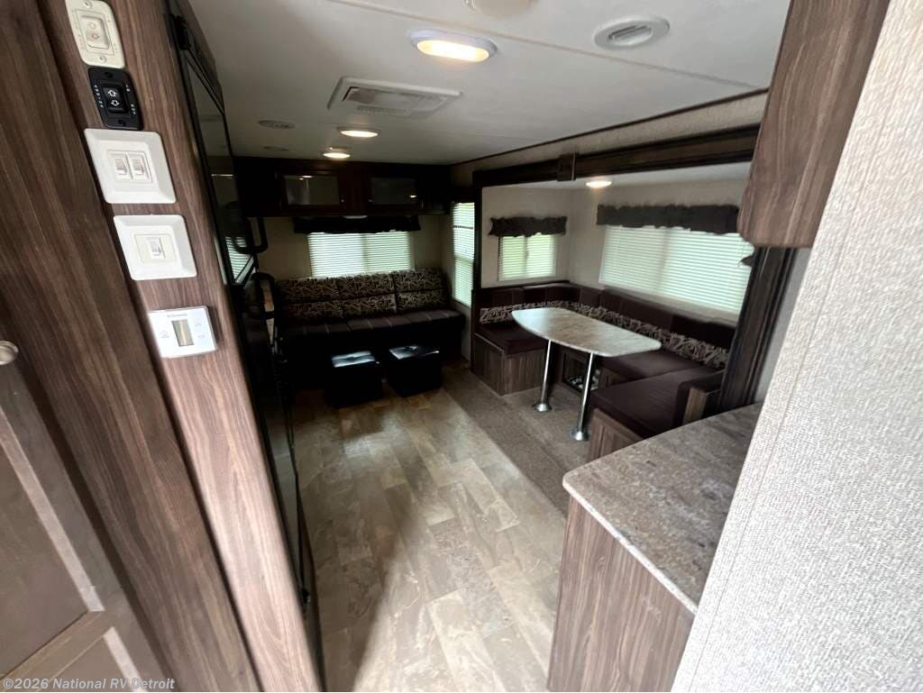 2018 Apex Ultra-Lite 250RLS by Coachmen from National RV Detroit in Belleville, Michigan