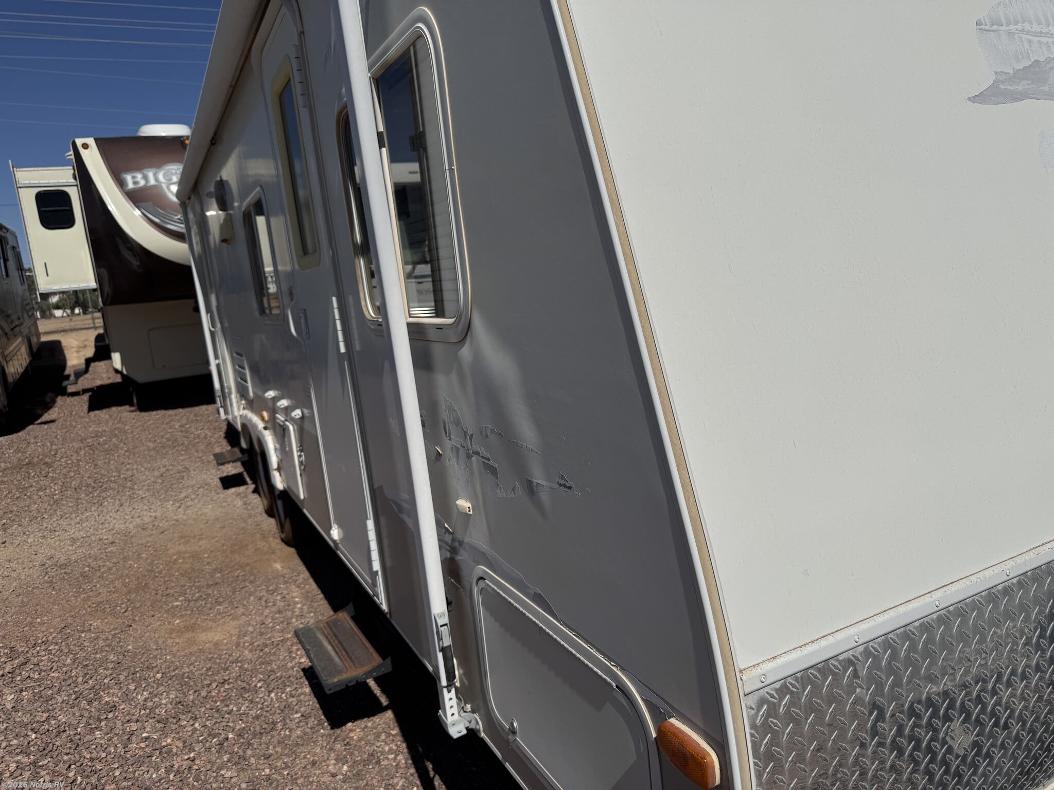 2008 Dutchmen Kodiak 27RBSL - Used Travel Trailer For Sale by Norris RV in Casa Grande, Arizona features Furnace, LP Detector, Stove, Air Conditioning, Non-Smoking Unit