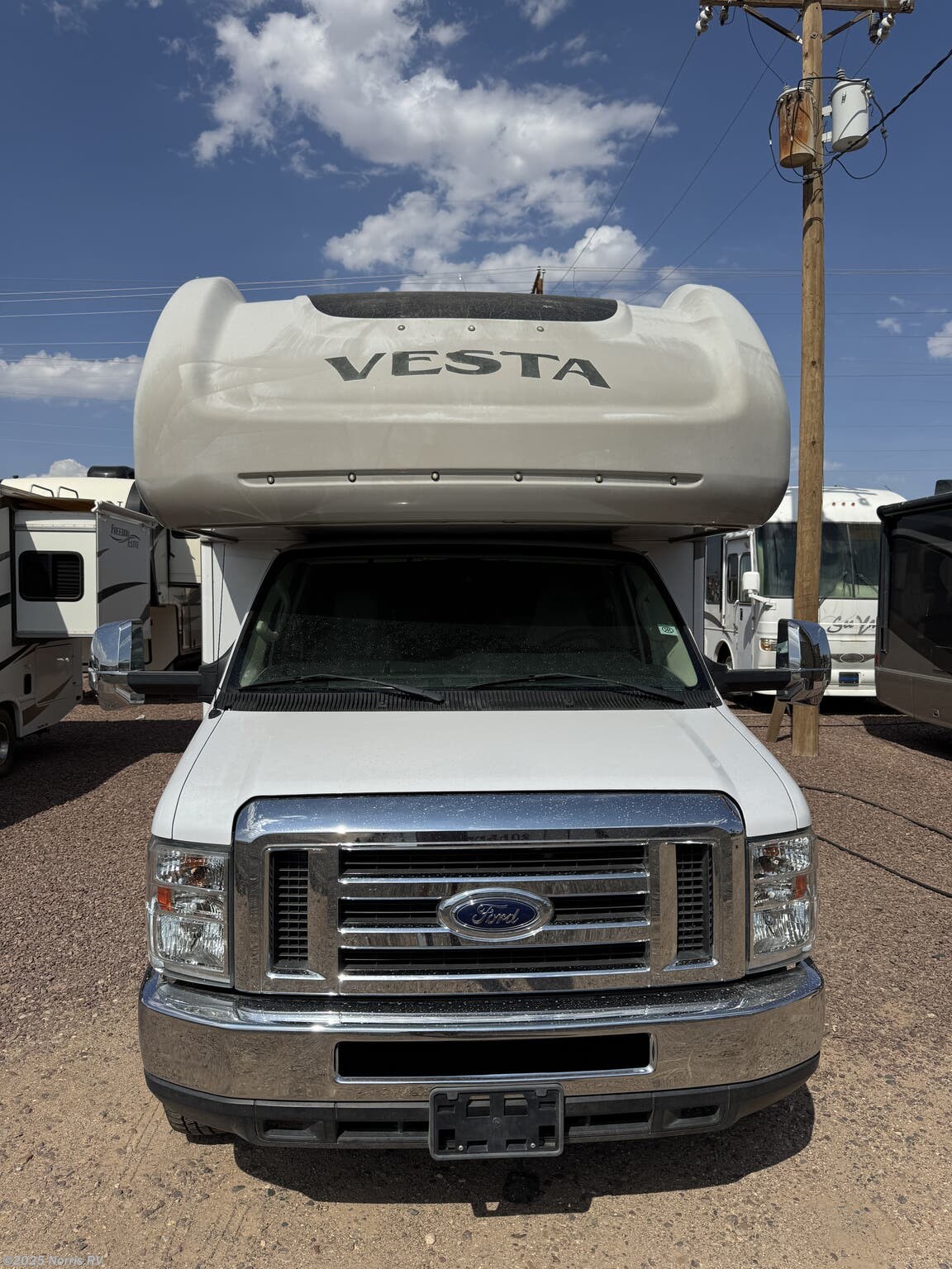 2017 Holiday Rambler Vesta 31U - Used Class C For Sale by Norris RV in Casa Grande, Arizona features Air Conditioning, Refrigerator, Medicine Cabinet, Microwave, Automatic Leveling Jacks