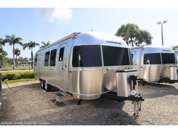 New 2024 Airstream Flying Cloud 28RB available in Fort Myers, Florida