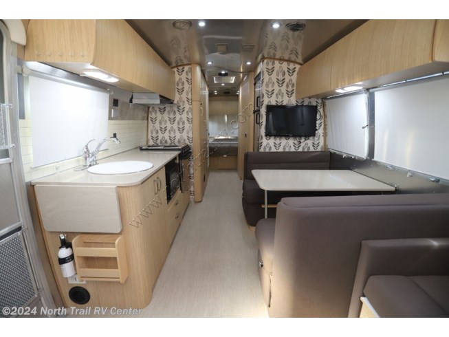 2019 Airstream Flying Cloud 30RB - Used Travel Trailer For Sale by North Trail RV Center in Fort Myers, Florida