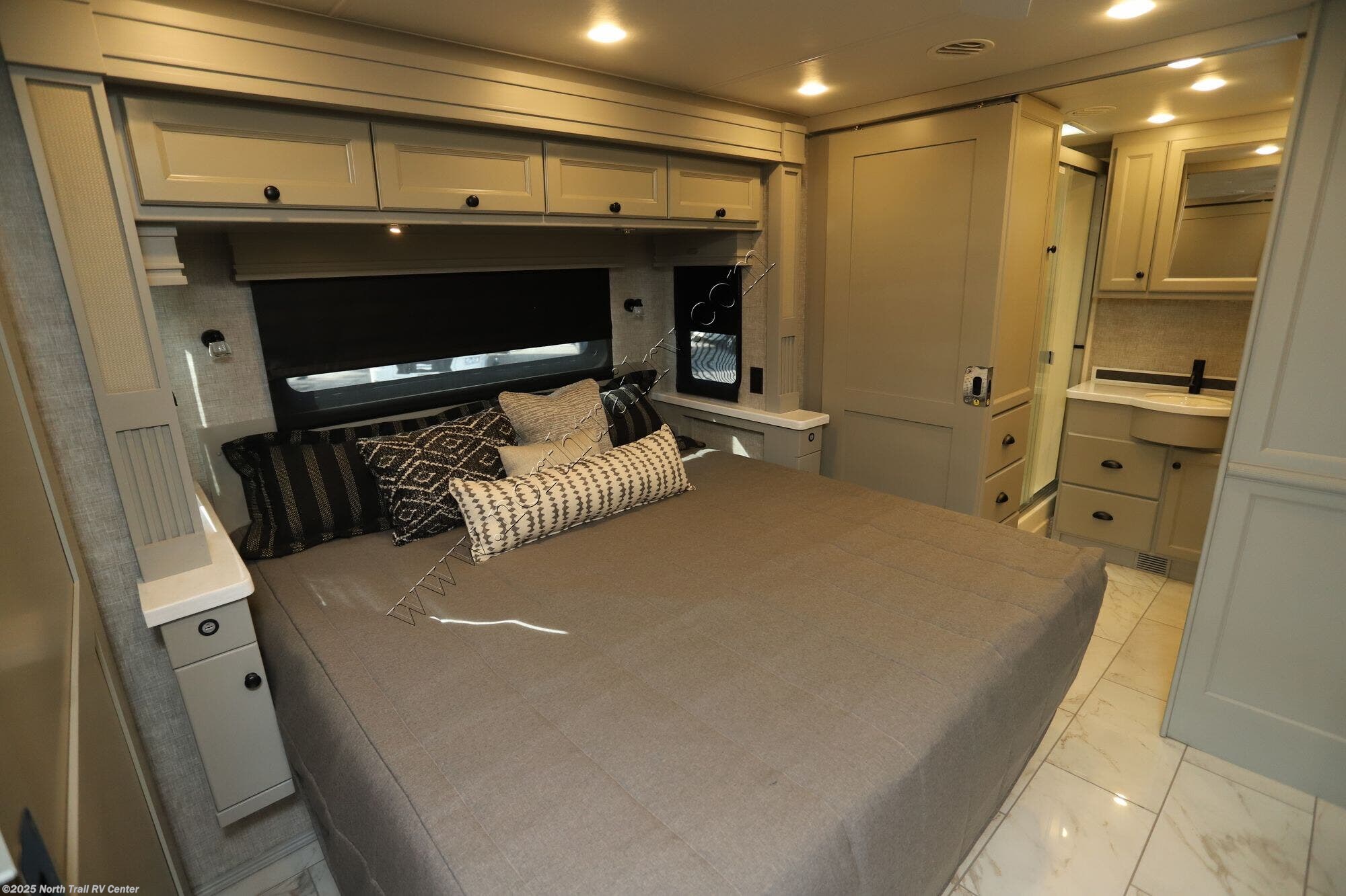 New 2025 Tiffin Allegro Bay 38BB available in Fort Myers, Florida