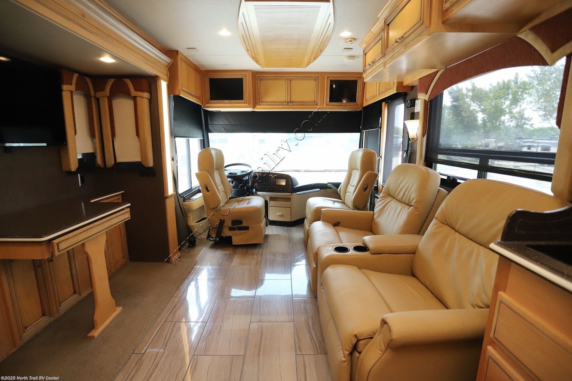 2015 Ventana 3437 by Newmar from North Trail RV Center in Fort Myers, Florida