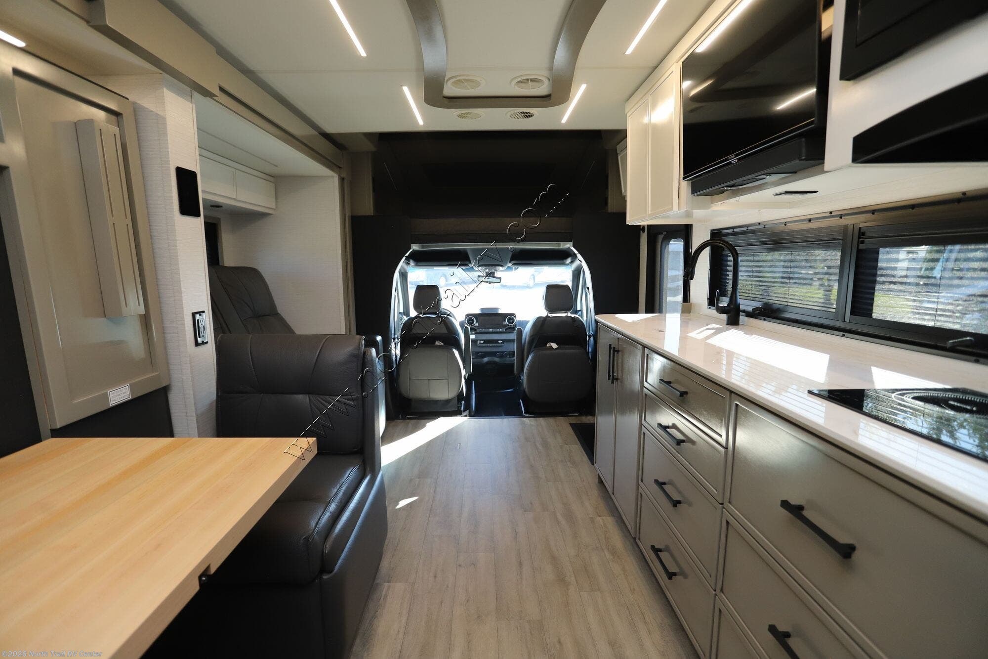 New 2026 Newmar Freedom Aire 2515 available in Fort Myers, Florida