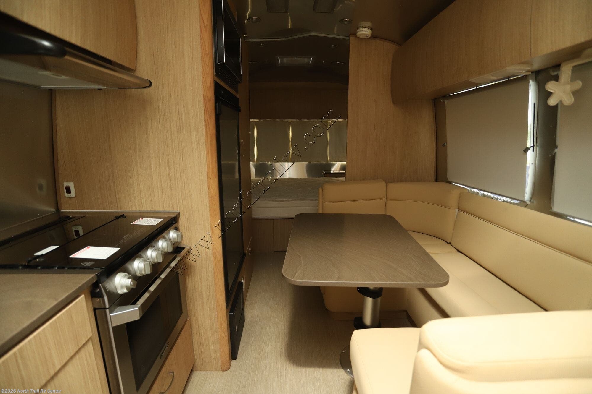 2020 Airstream Flying Cloud 23FB - Used Travel Trailer For Sale by North Trail RV Center in Fort Myers, Florida