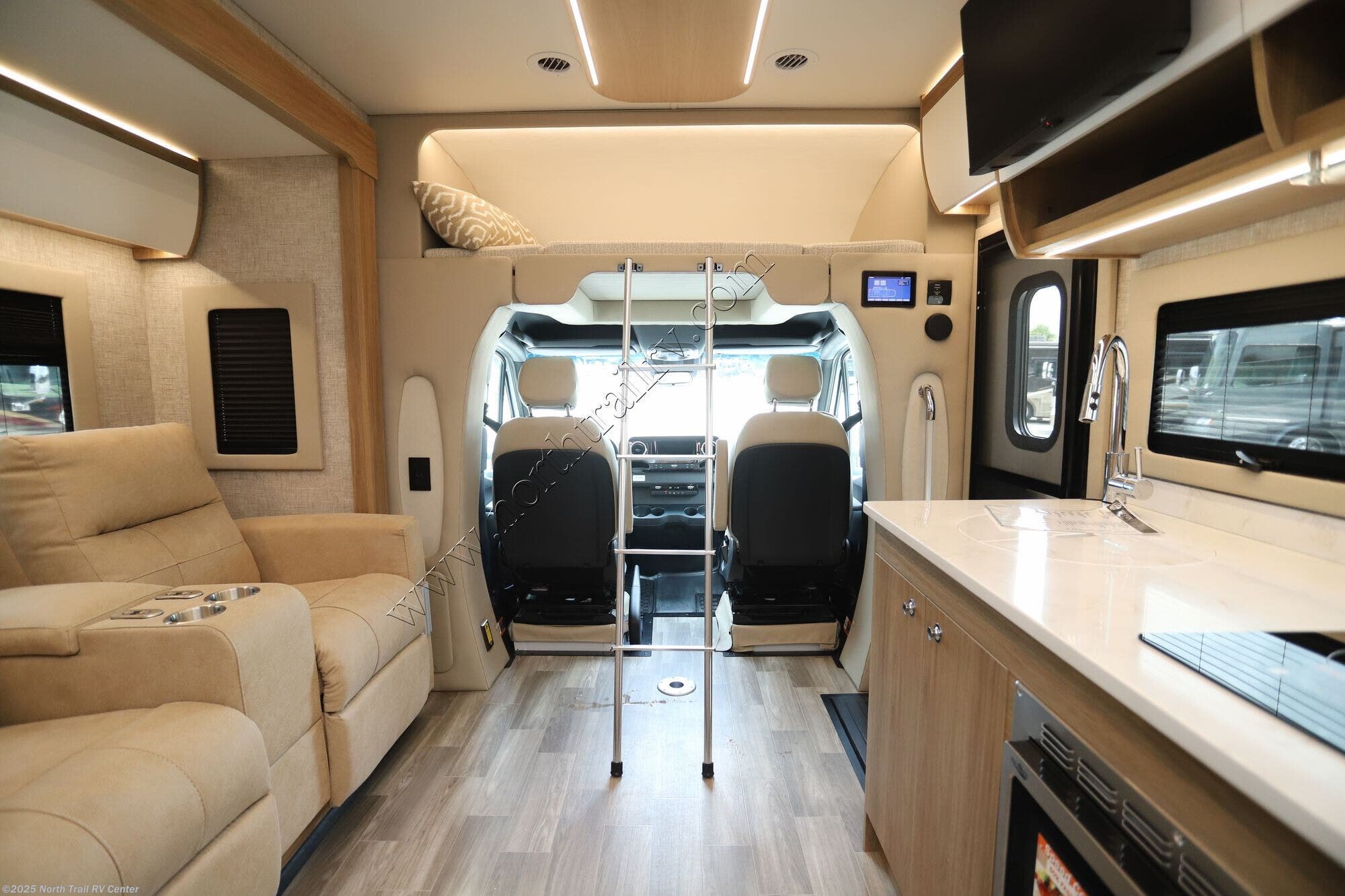 New 2026 Tiffin Wayfarer 25XRW available in Fort Myers, Florida