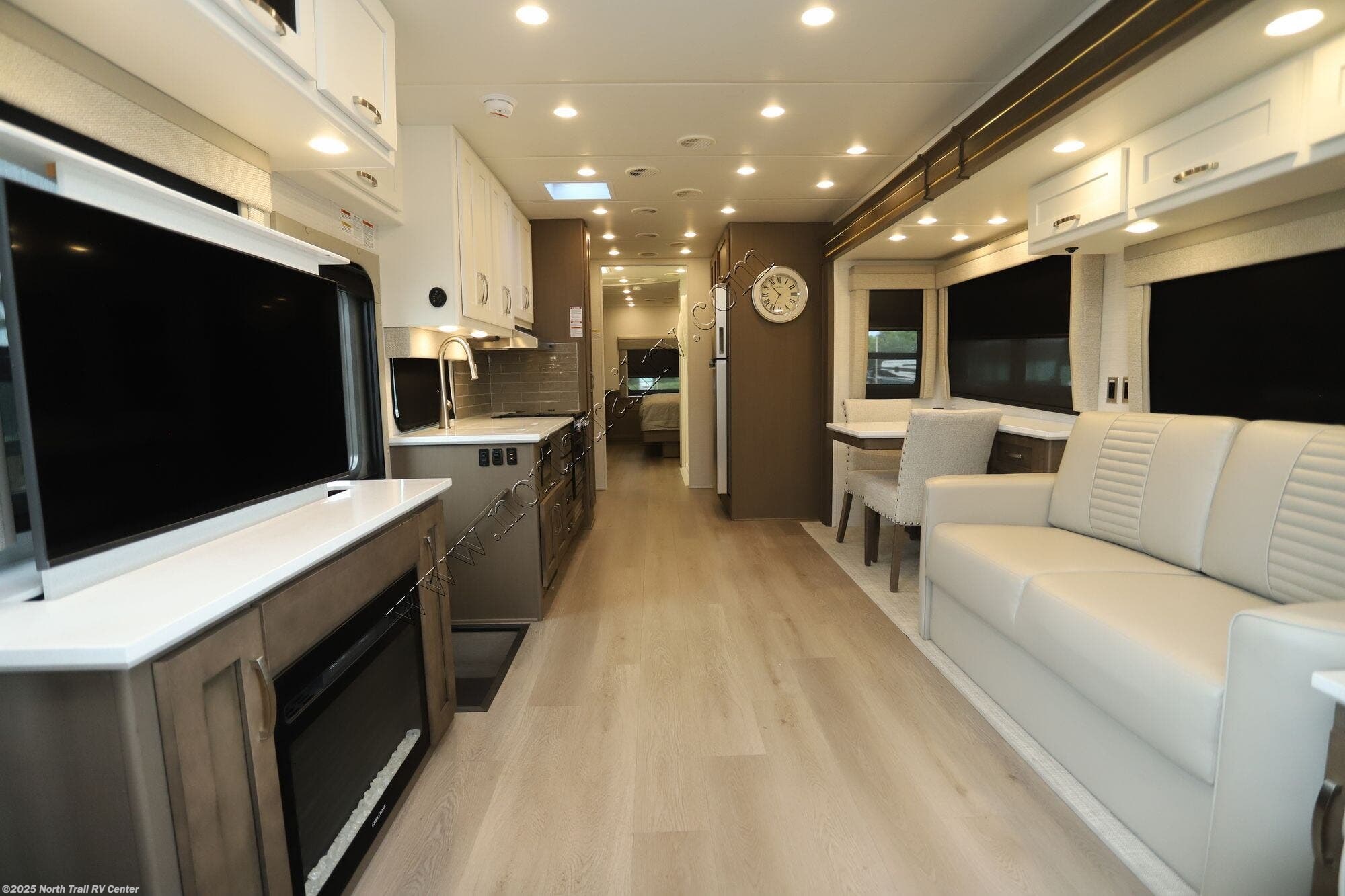 2026 Bay Star 3811 by Newmar from North Trail RV Center in Fort Myers, Florida