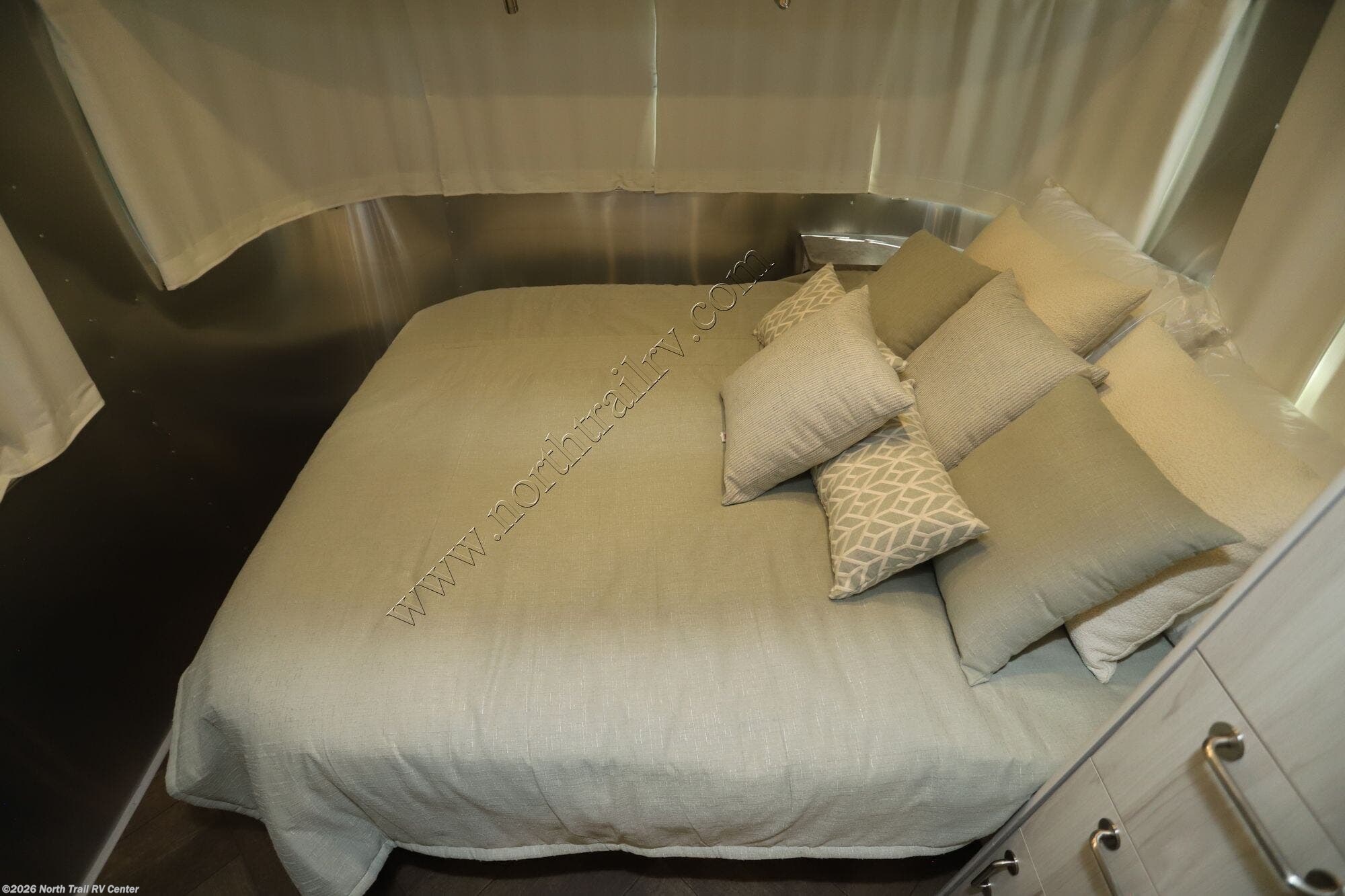 New 2026 Airstream International 25FB available in Fort Myers, Florida