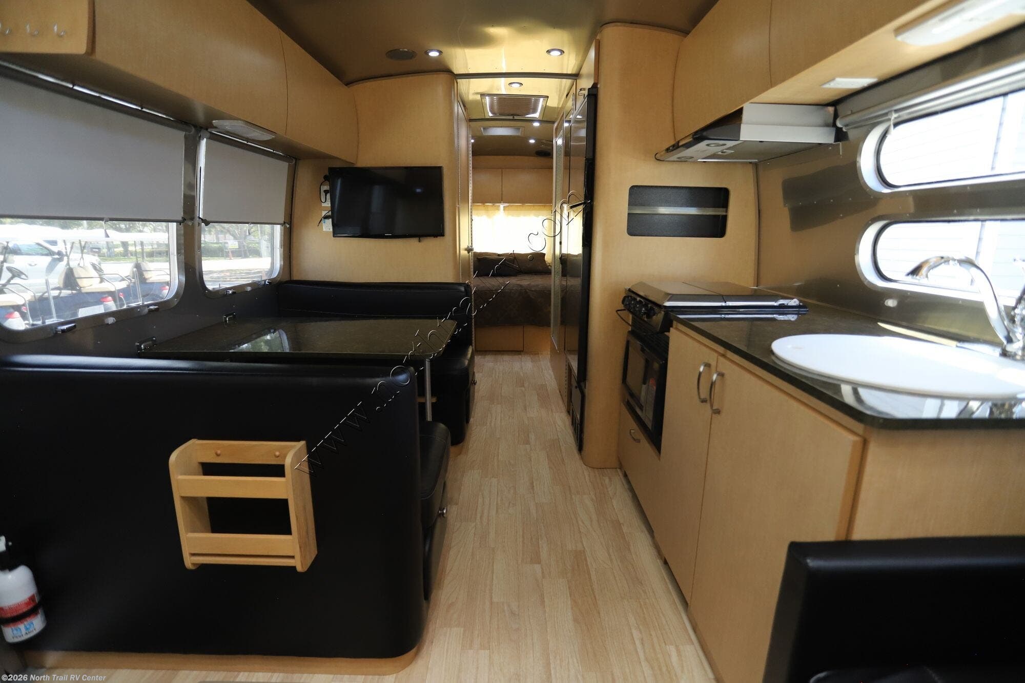 2015 Airstream Flying Cloud 28RB - Used Travel Trailer For Sale by North Trail RV Center in Fort Myers, Florida
