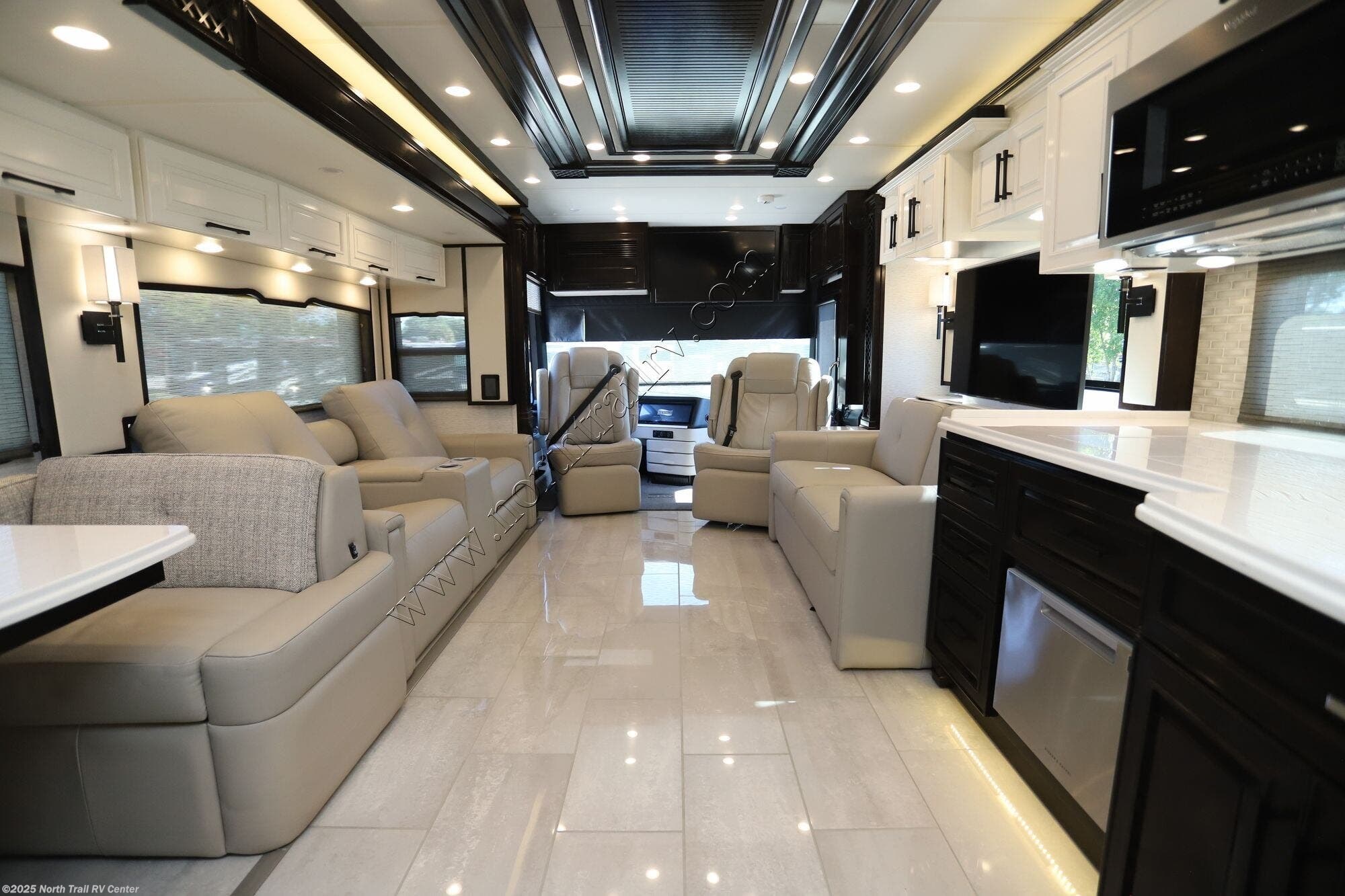 Used 2025 Newmar London Aire 4551 available in Fort Myers, Florida