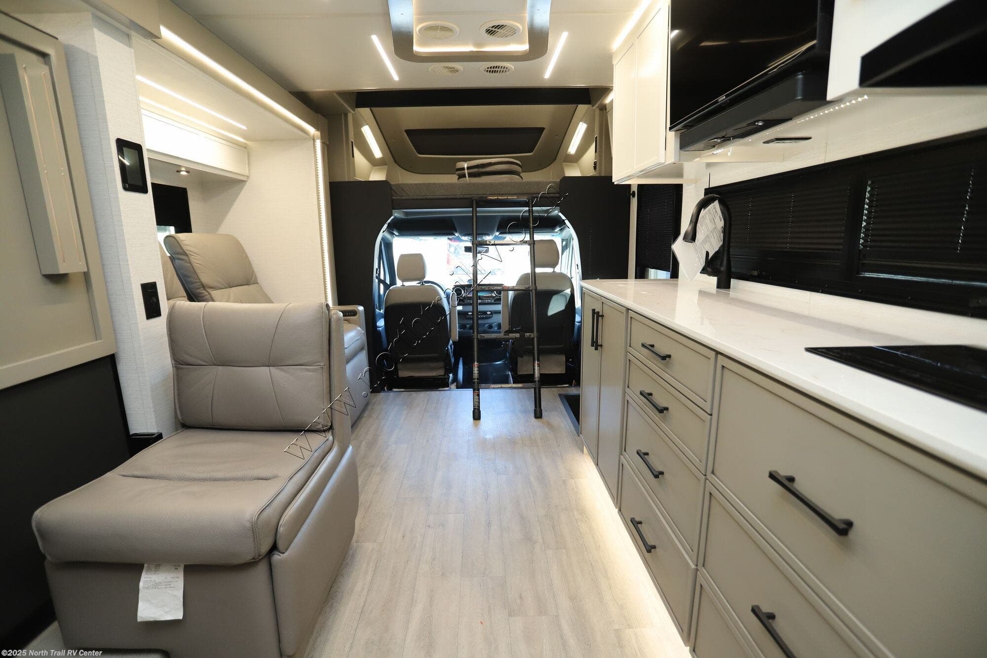 New 2026 Newmar Freedom Aire 2515 available in Fort Myers, Florida