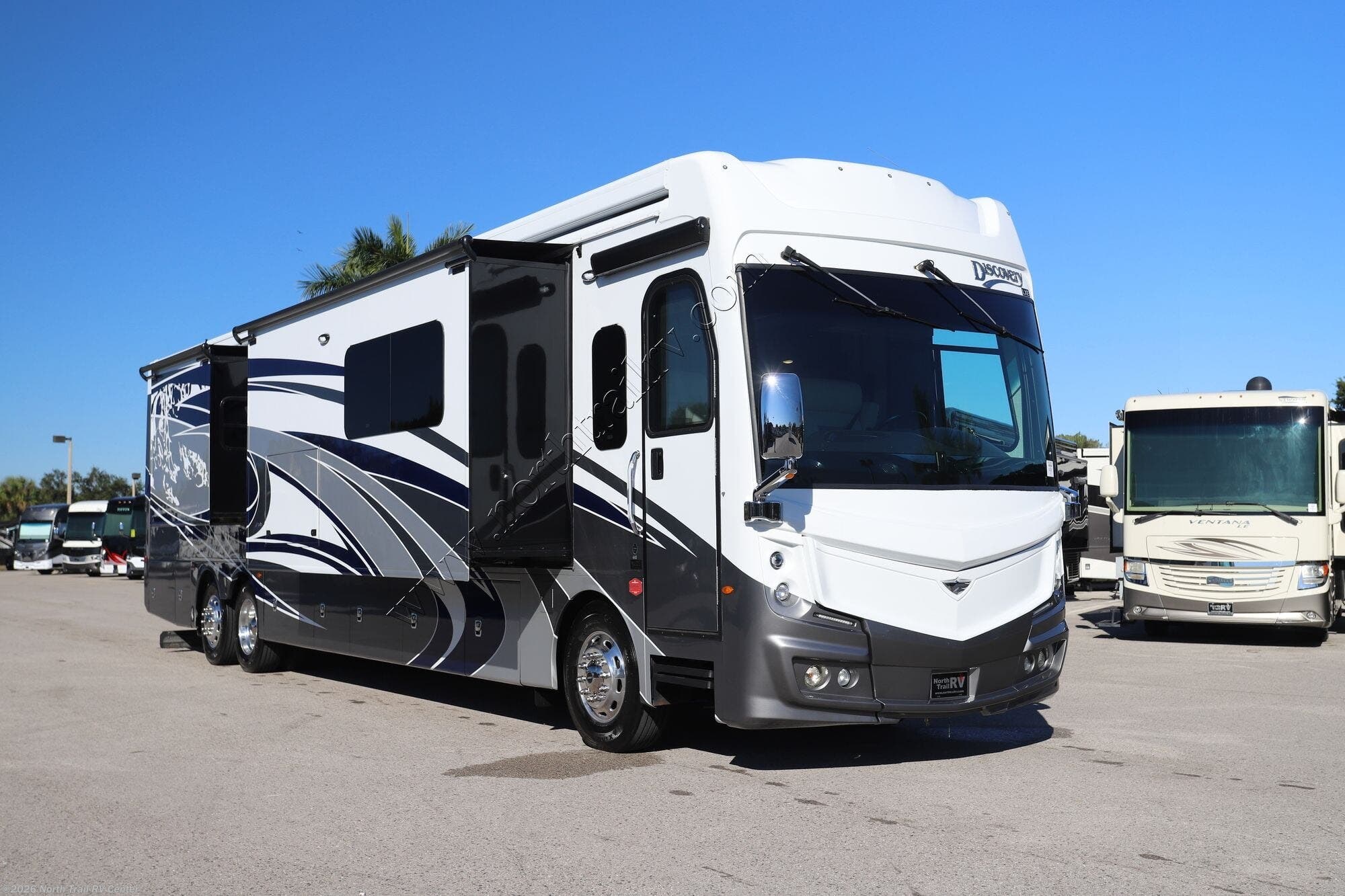 2022 Fleetwood Discovery LXE 44S - Used Class A For Sale by North Trail RV Center in Fort Myers, Florida
