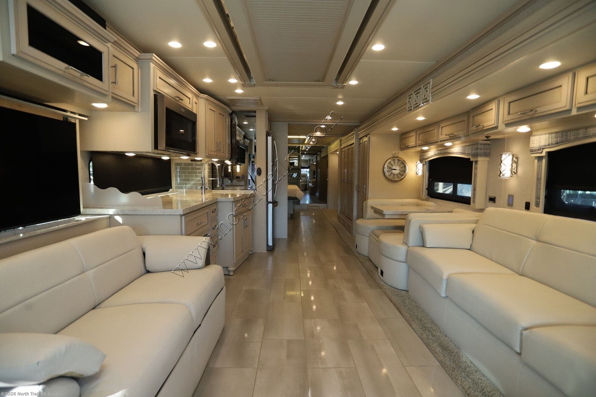 2020 Ventana 4326 by Newmar from North Trail RV Center in Fort Myers, Florida