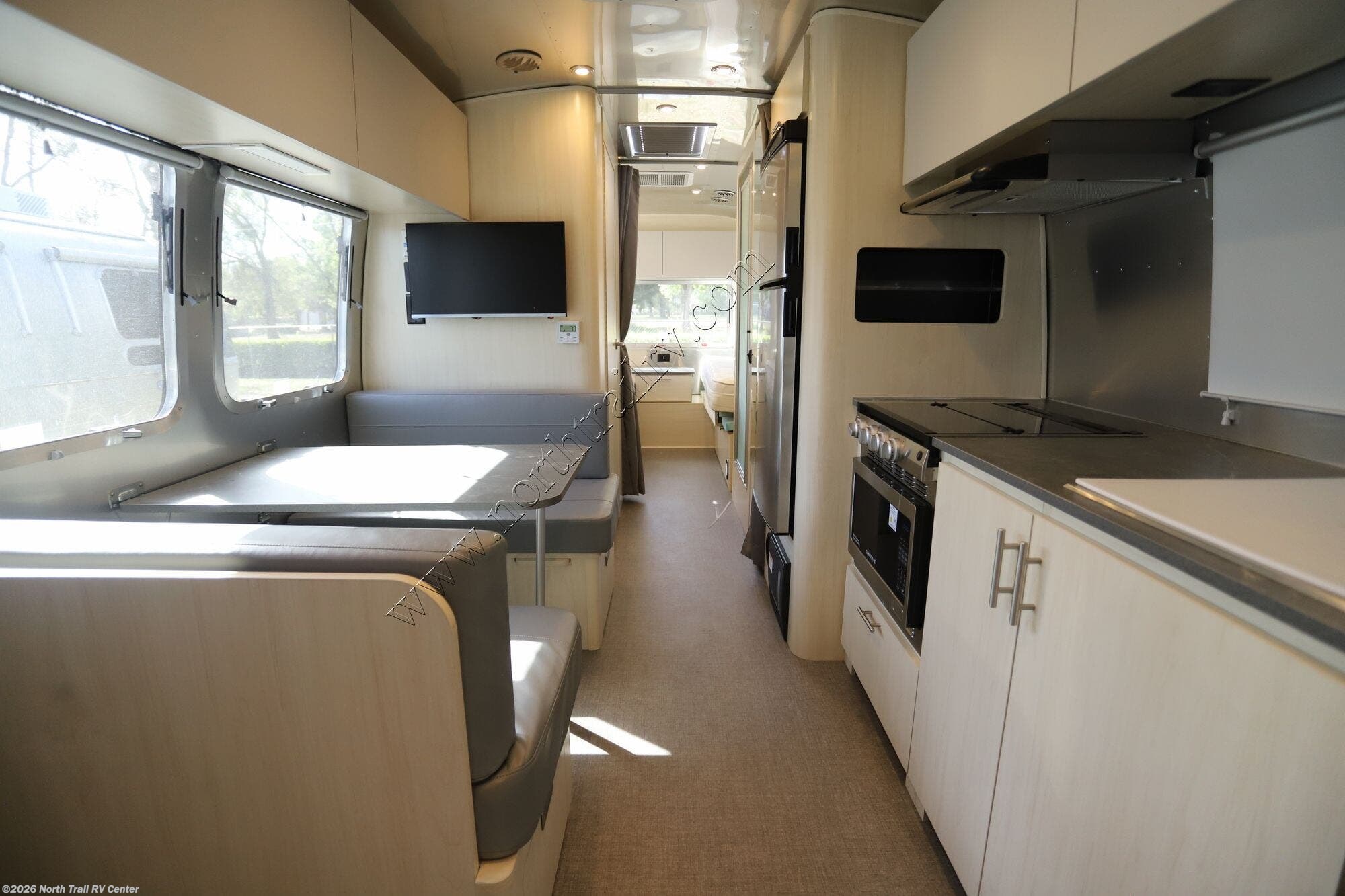 2025 Airstream Flying Cloud 28RBT - Used Travel Trailer For Sale by North Trail RV Center in Fort Myers, Florida