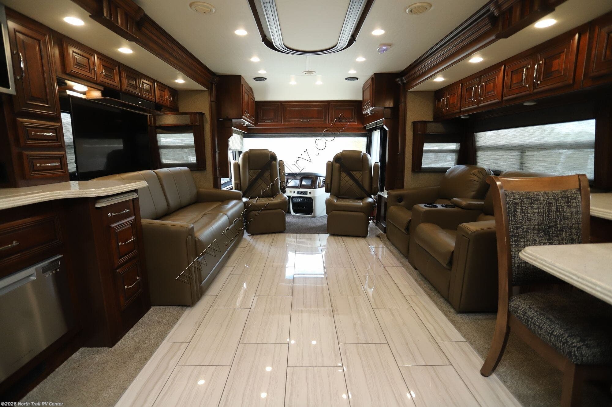 Used 2019 American Coach American Dream 42S available in Fort Myers, Florida