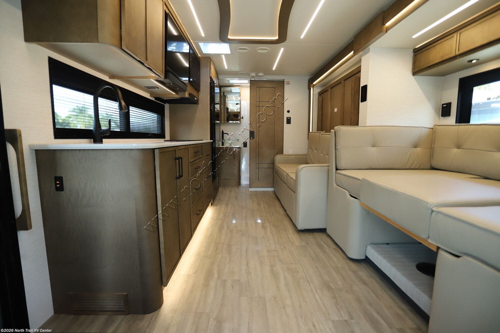 2027 Freedom Aire 2515 by Newmar from North Trail RV Center in Fort Myers, Florida