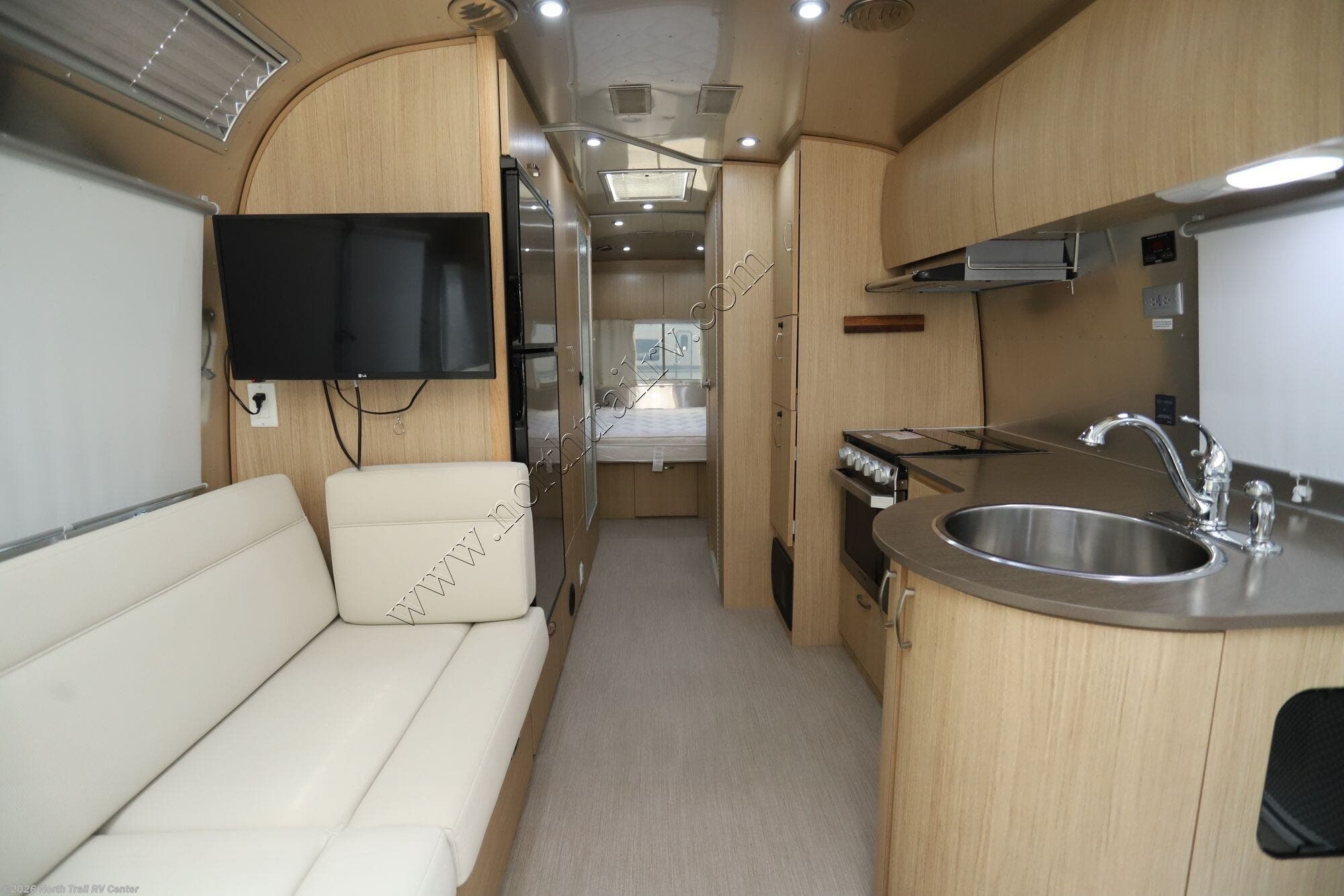 2020 Airstream Flying Cloud 27FBQ - Used Travel Trailer For Sale by North Trail RV Center in Fort Myers, Florida