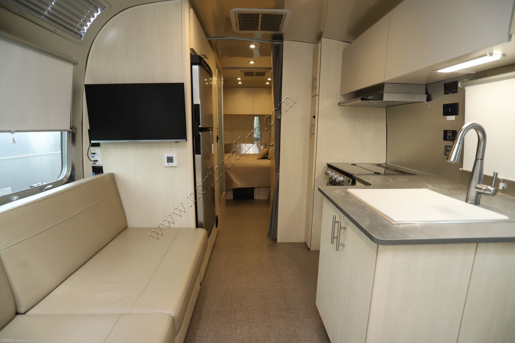 2025 Airstream Flying Cloud 25FB - Used Travel Trailer For Sale by North Trail RV Center in Fort Myers, Florida
