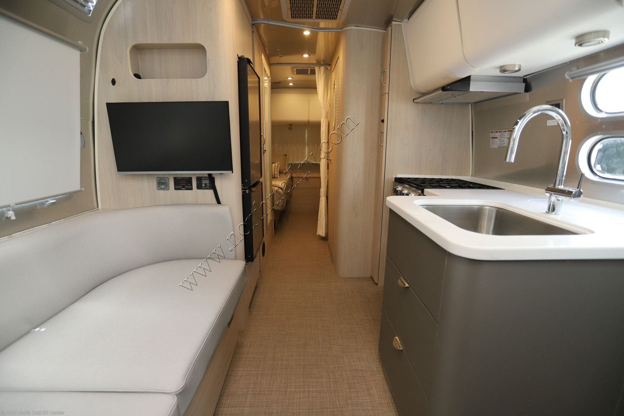 2026 Airstream Globetrotter 25FB - New Travel Trailer For Sale by North Trail RV Center in Fort Myers, Florida