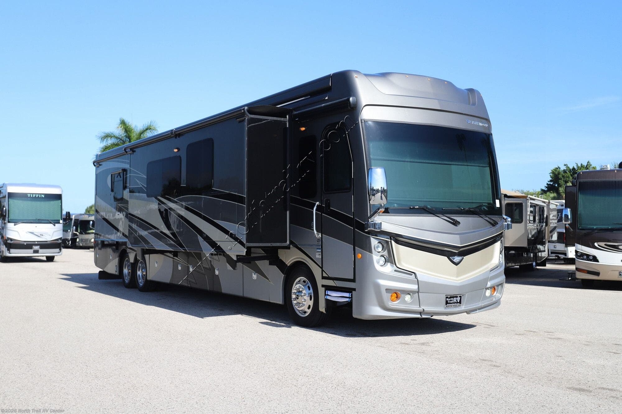2018 Fleetwood Discovery LXE 44H - Used Class A For Sale by North Trail RV Center in Fort Myers, Florida