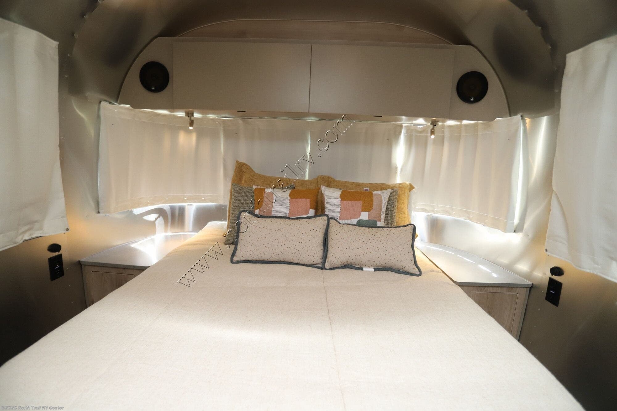 New 2027 Airstream Flying Cloud 28RB available in Fort Myers, Florida