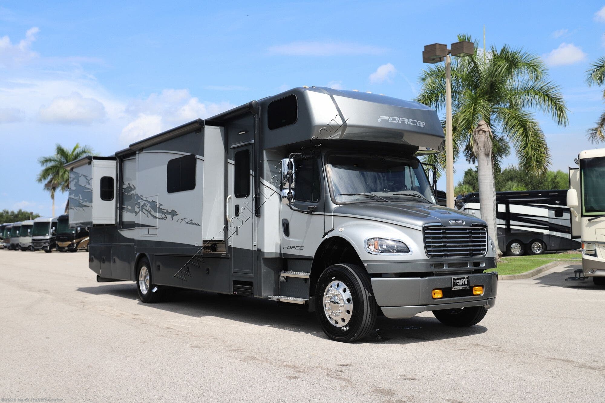 2022 Dynamax Corp Force 37TSHD - Used Super C For Sale by North Trail RV Center in Fort Myers, Florida