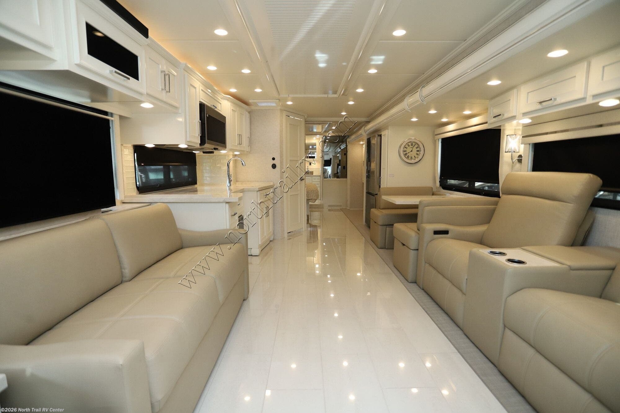 2027 Ventana 4037 by Newmar from North Trail RV Center in Fort Myers, Florida