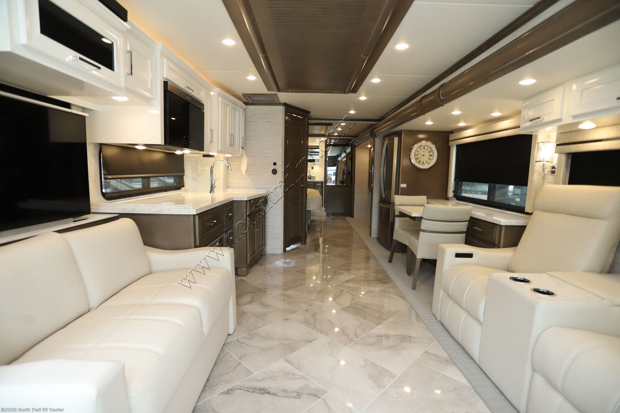 2027 Ventana 3809 by Newmar from North Trail RV Center in Fort Myers, Florida