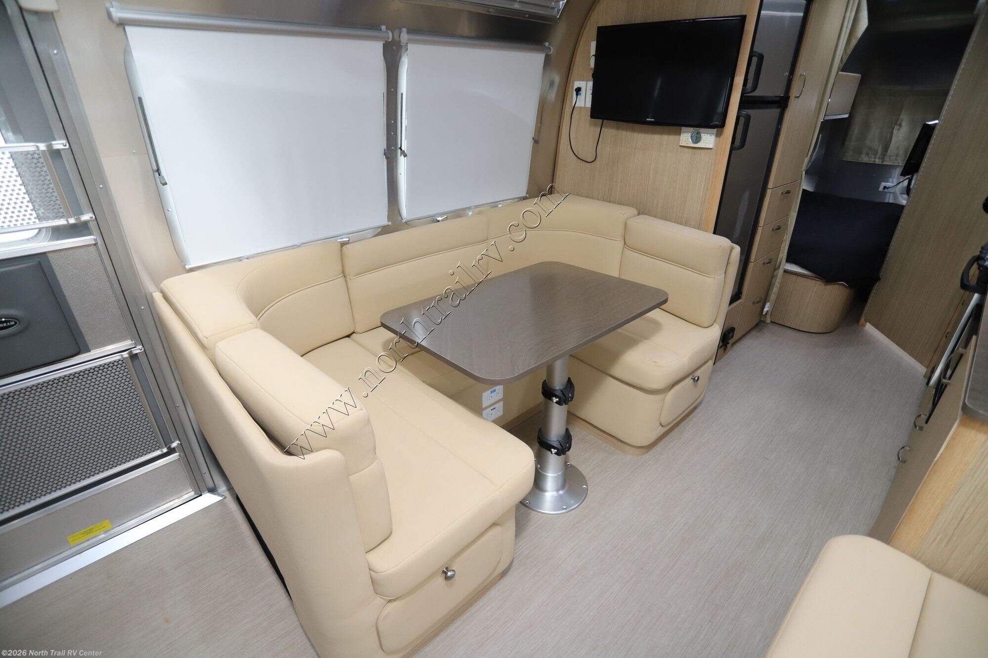 2017 Flying Cloud 30B by Airstream from North Trail RV Center in Fort Myers, Florida