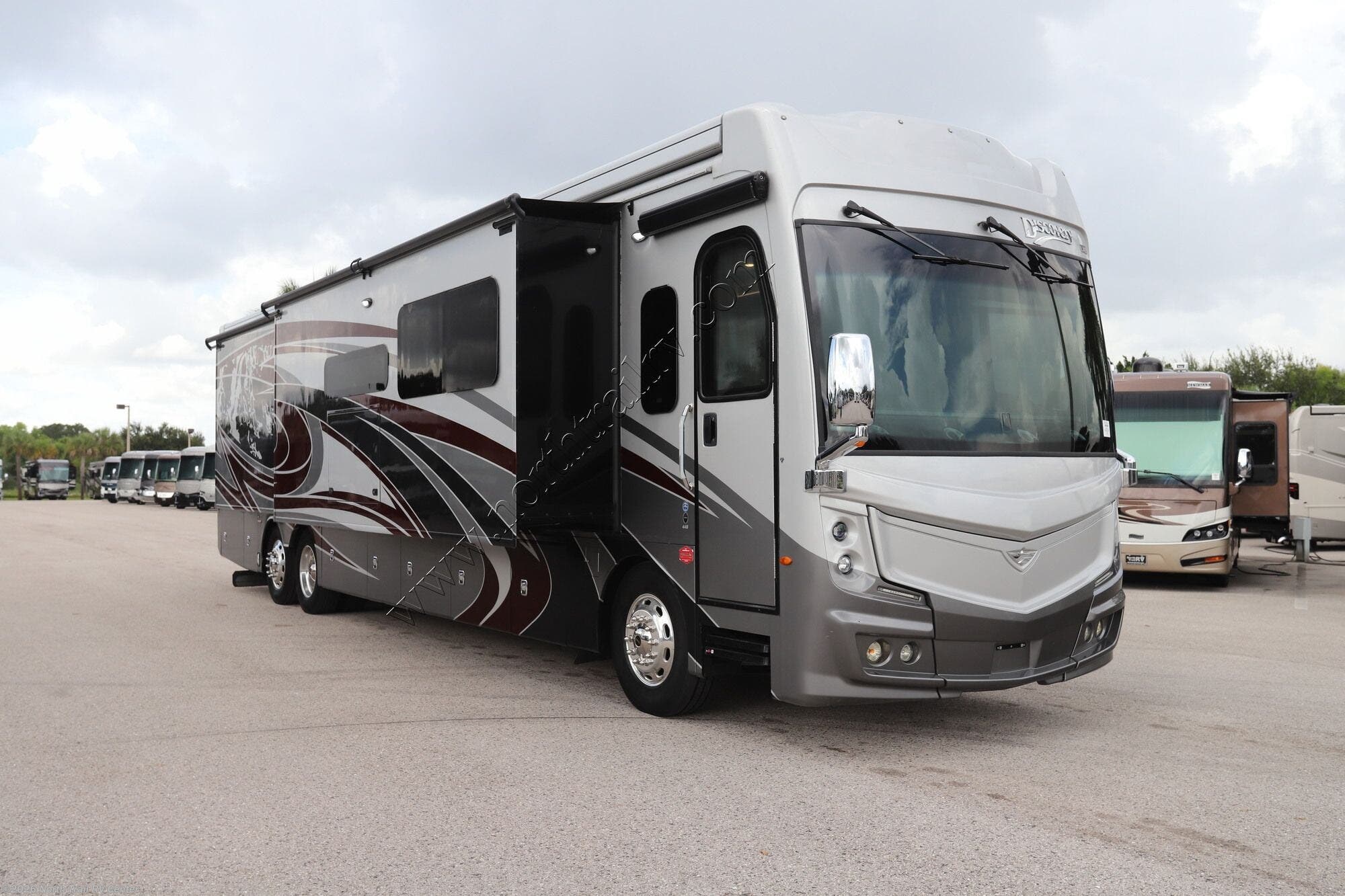2022 Fleetwood Discovery LXE 44B - Used Class A For Sale by North Trail RV Center in Fort Myers, Florida