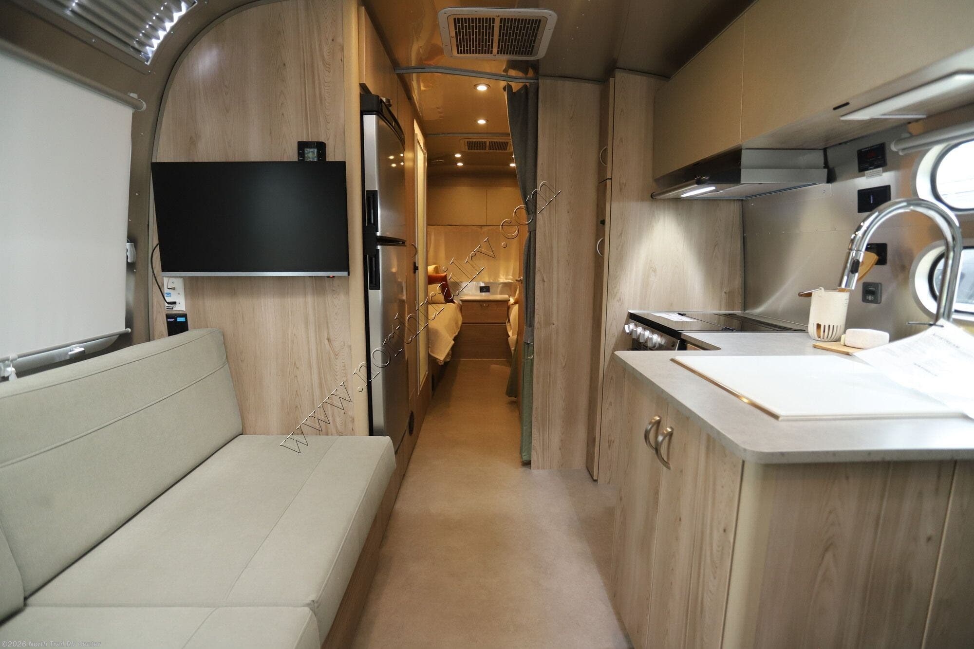 2027 Airstream Flying Cloud 25FB - New Travel Trailer For Sale by North Trail RV Center in Fort Myers, Florida