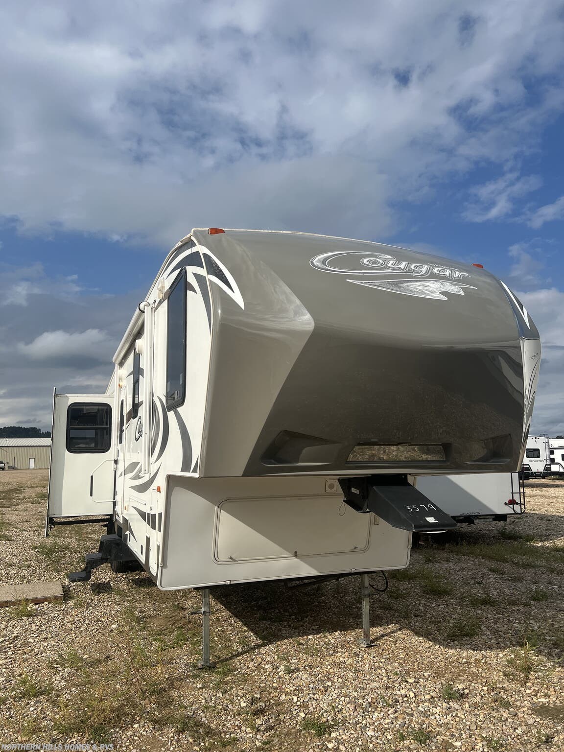 2014 Keystone Cougar 331MKS - Used Fifth Wheel For Sale by Northern Hills Homes and RV's in Whitewood, South Dakota features CD Player, CO Detector, External Shower, Air Conditioning, Refrigerator