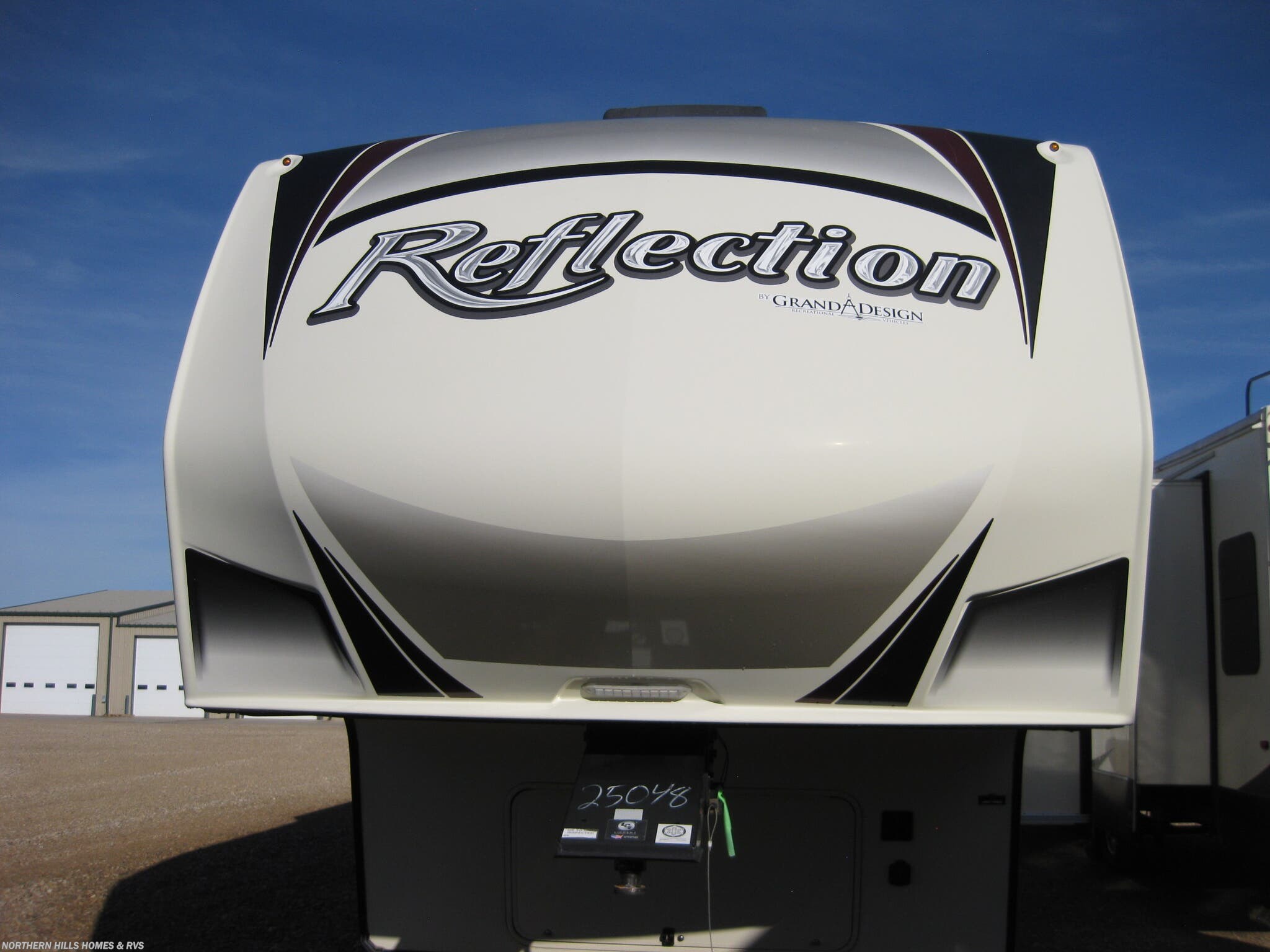 2020 Grand Design Reflection 31MB - Used Fifth Wheel For Sale by Northern Hills Homes and RV's in Whitewood, South Dakota features Leveling Jacks, Refrigerator, Aluminum Entrance Steps, TV Antenna, Water Heater