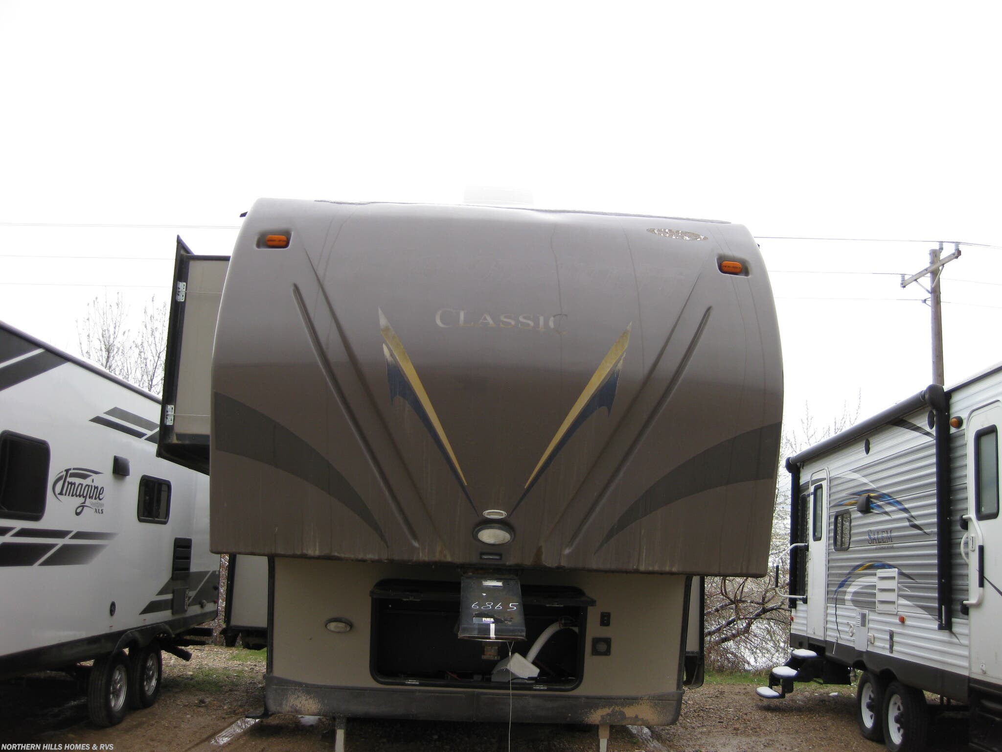 2013 Forest River Flagstaff Classic Super Lite 8528IKWS - Used Fifth Wheel For Sale by Northern Hills Homes and RV's in Whitewood, South Dakota features Queen Bed, LP Detector, Water Heater, TV, Skylight